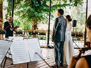 Jak vybrat hudbu ke svatebnímu obřadu - článek z blogu Aleny Hübnerové